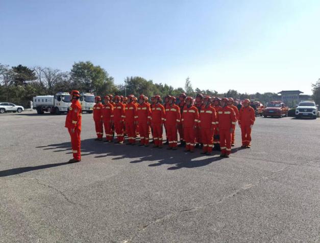 图一 森林灭火队伍集结现场.jpg